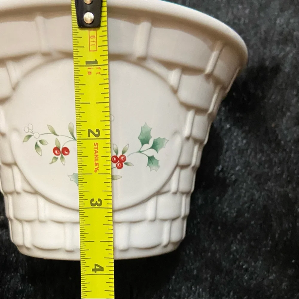 Vintage PFALTZGRAFF Winterberry Vase Planter Floral Ceramic Basket USA Sz 7X4”
